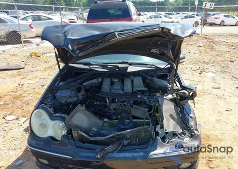 2003 Mercedes-Benz C 32 Amg z USA, uszkodzony, nr VIN WDBRF65J53F409508